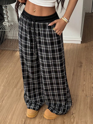 Plaid wide-leg pants, relaxed fit detail