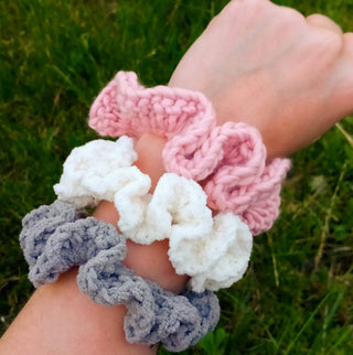 Soft Ruffle Crochet Scrunchie Set – alternate product view 3