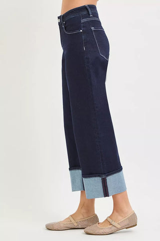 Barrel leg jeans, cuffed hem detail