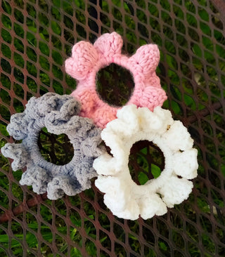 Soft Ruffle Crochet Scrunchie Set – alternate product view 2