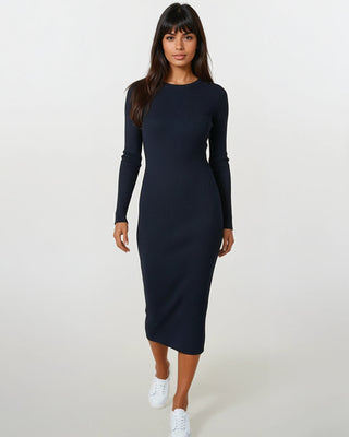 Woman wear sustainable knit dress that is wrinkle free