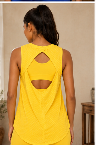 Camiseta sin mangas de malla a rayas transparentes con abertura en la espalda