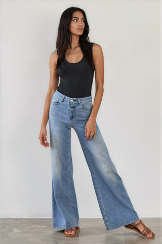 Seamless Reverse U-Neck Tank